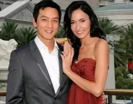 "吴彦祖深情示爱老婆：十四年婚姻，我离不开你"