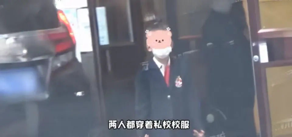 "霍思燕澄清：女儿澄清代孕谣言？网友评论可能藏不住"