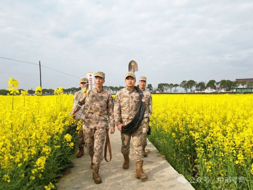 "鹰击长空，一路追踪着空军的春季巡逻行动——跟随他们踏上神秘的‘上春山’之旅"