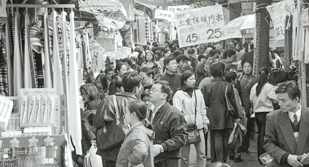 "鬼佬魅力无限：身家十亿的香港夜店王"