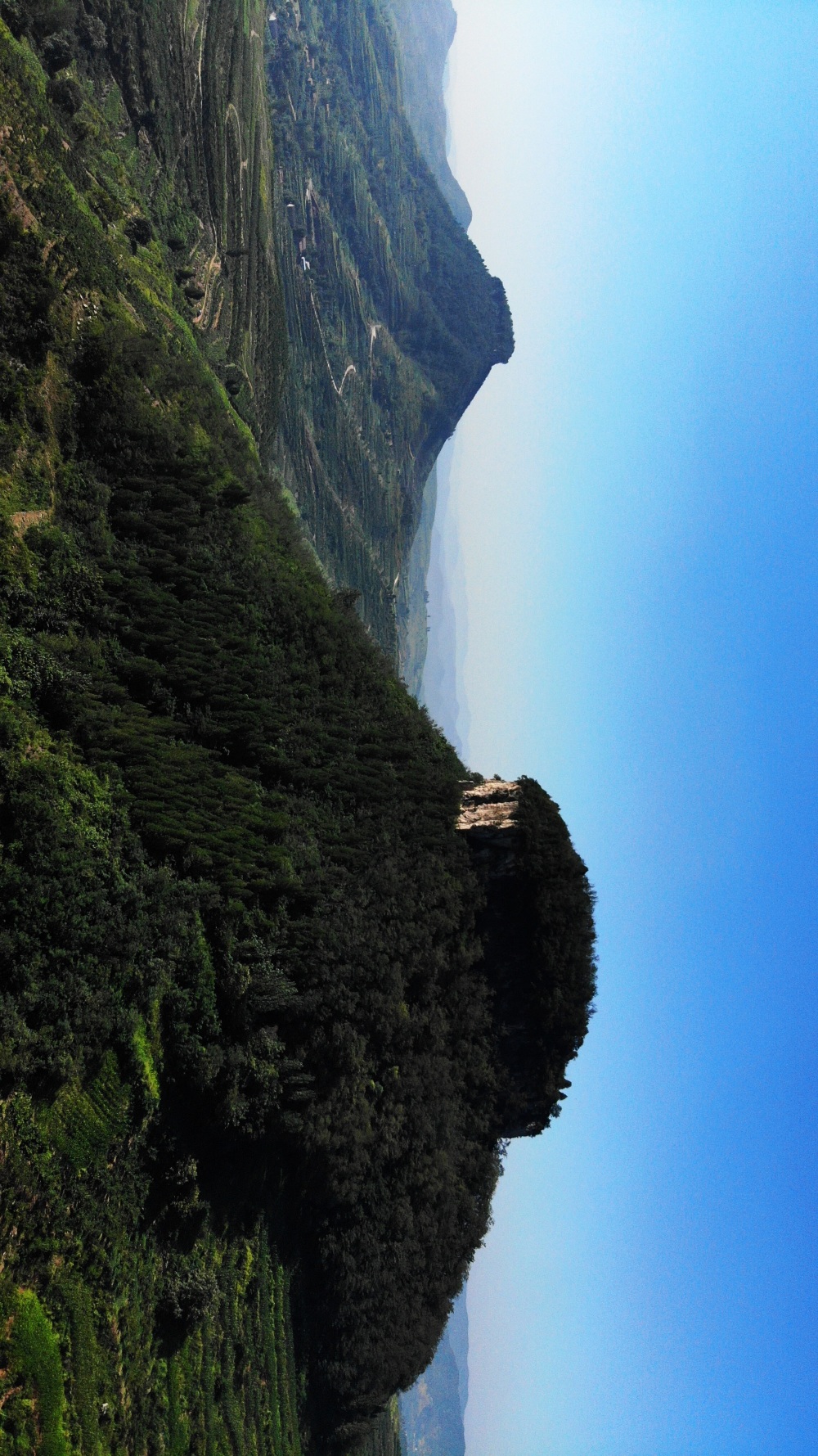 "山东沂蒙地区的独特岩石造型地貌：岱崮地貌，我国第五大"