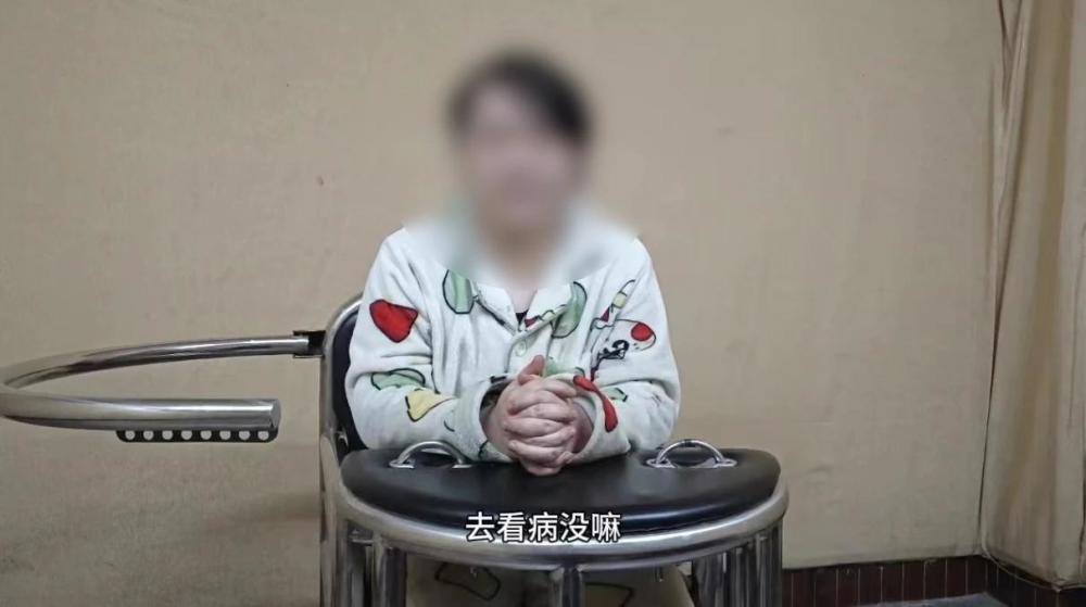 "男子因伪装女性诈骗单身男性30余万被捕，曾遭受女声折磨长达数年"