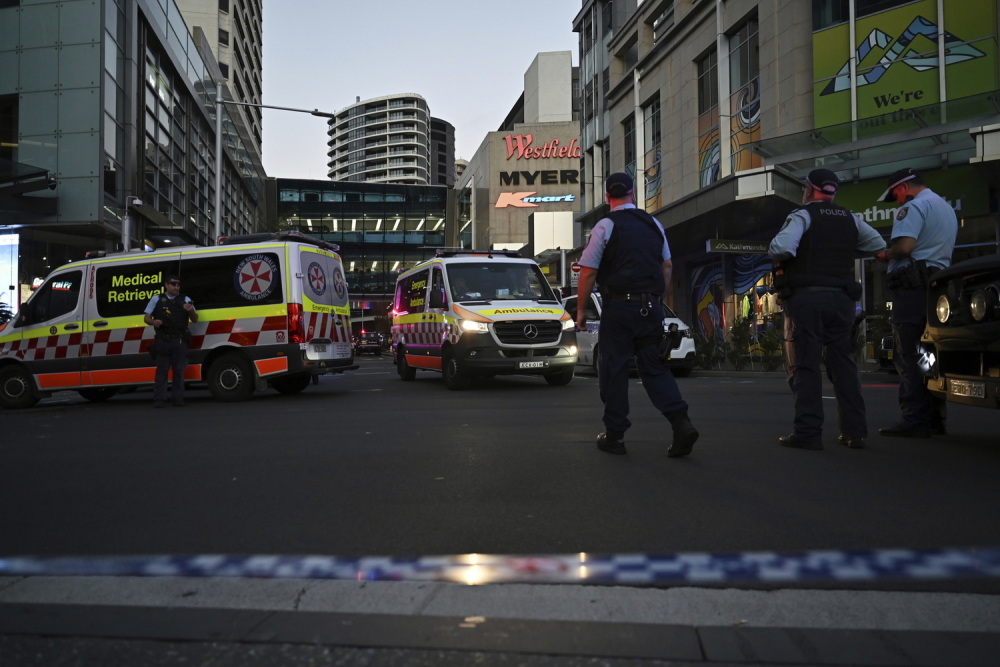 "澳大利亚悉尼购物中心持刀行凶案已致多人死亡，1岁婴儿遭严重伤害"