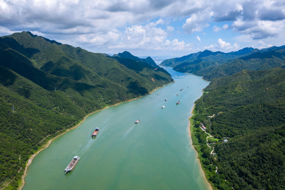 "西风倒映：永历的流亡之路与悲壮历程"