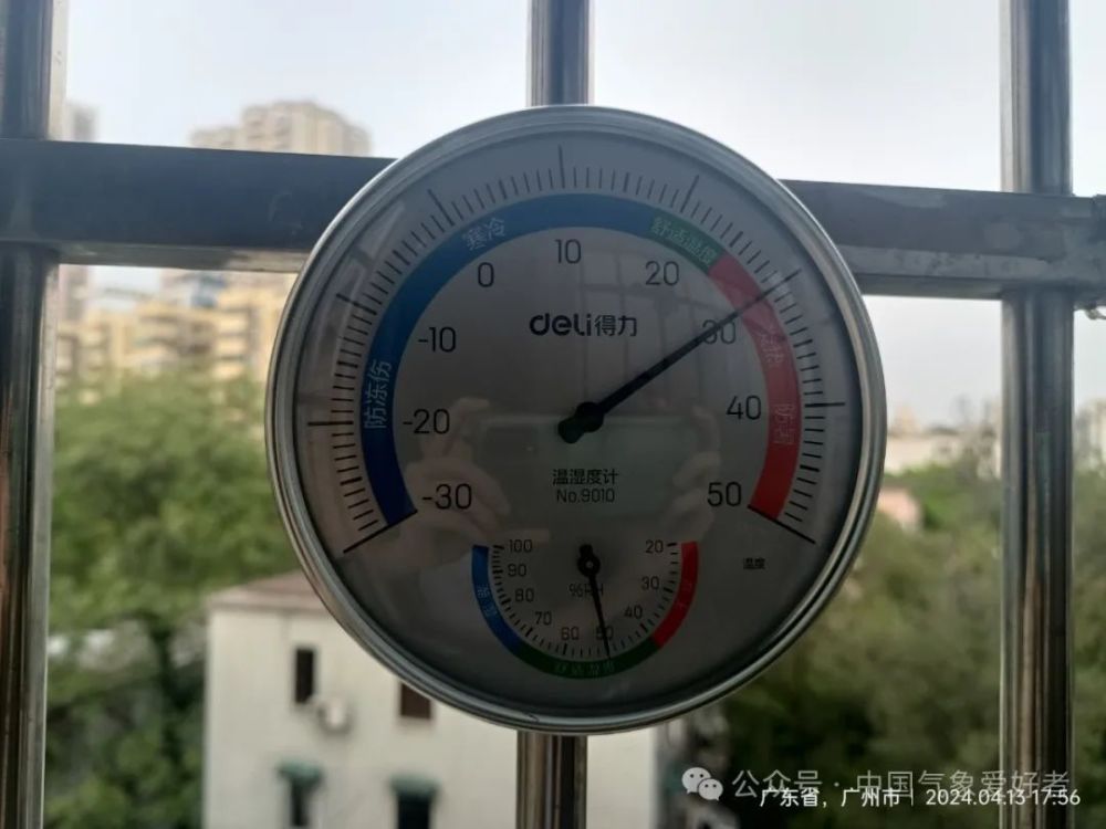 "洪水肆虐！全国多地面临罕见狂风沙尘冰雹天气，云南地区暂无忧虑"

请注意，这里的题目中并没有明确指出云南省是否受到影响。如果您想强调云南省的特性或者提醒读者注意云南省的天气情况，可以考虑修改标题。例如：

"西南五省再度遭狂风沙尘冰雹侵袭：云南等省份请做好防范准备"