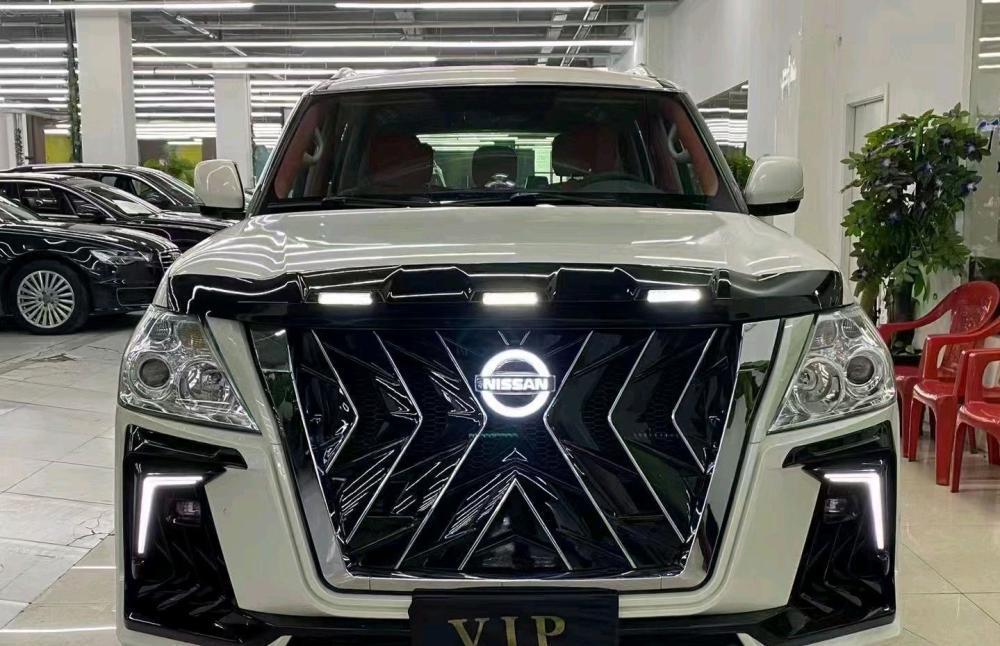 "日产‘途乐’黑鹰版即将登陆港！搭载5.6L V8引擎，比陆巡更出色的表现！"