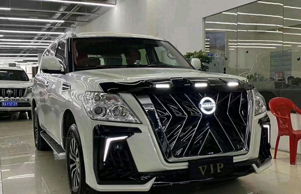 "日产‘途乐’黑鹰版即将登陆港！搭载5.6L V8引擎，比陆巡更出色的表现！"