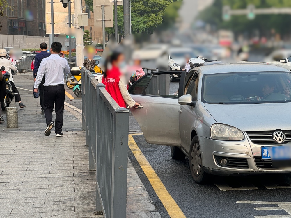 "家长护学岗：意义的转变与实践反思"