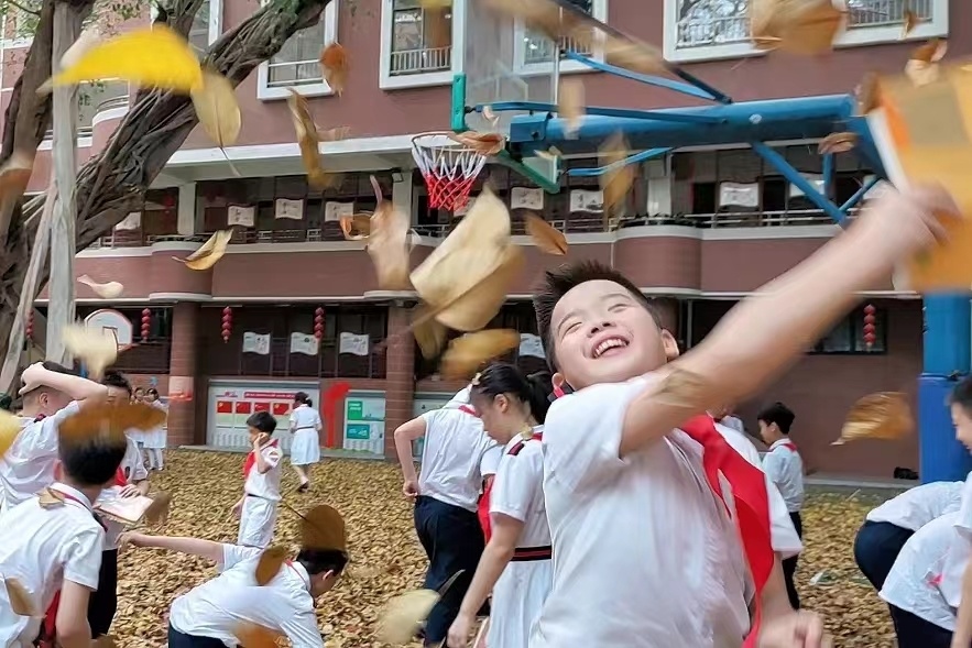 "揭秘：一个简单的理由，让孩子在朝天小学燃烧出他们的激情与才华"