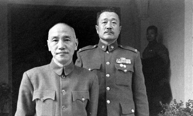 "蒋介石空投两封信，杜聿明哑口无言：东北必将失去!"