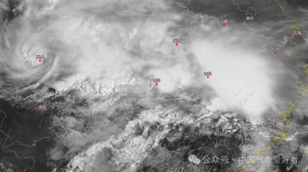 "强热带风暴即将袭扰中国华南地区，暴雨中心位于广东，预计引发超强降雨"