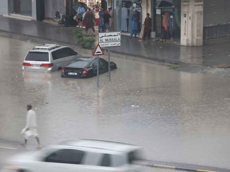 "豪华城市的剧烈暴风雨引瞩目: 世界最奢华的城市遭受罕见降雨量冲击"