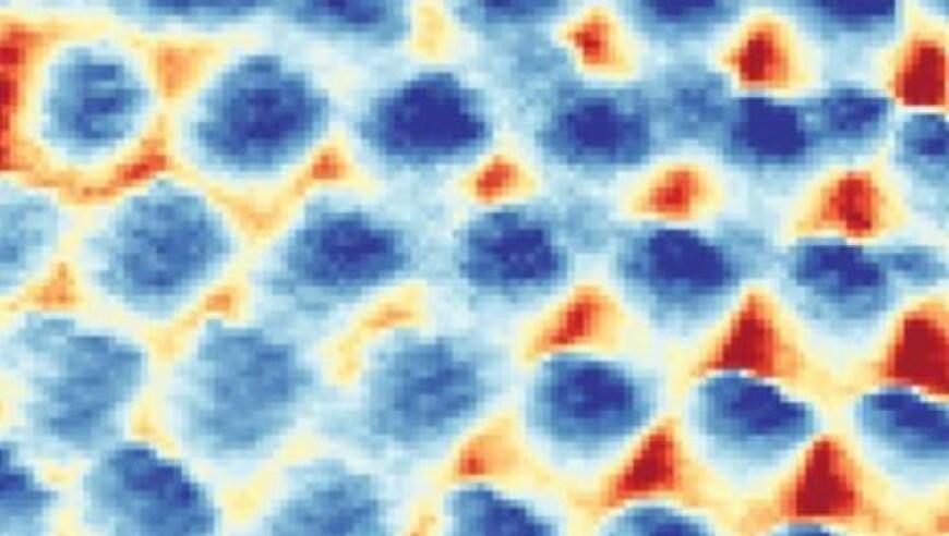 新型量子晶体揭示：完全电子构成，首次在普林斯顿大学进行的实验观测