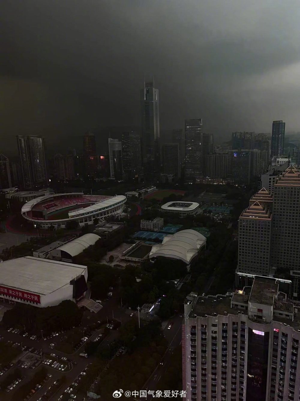 "预警发布：未来三天广东广州有大暴雨！特紫色大暴雨带继续扩大！"