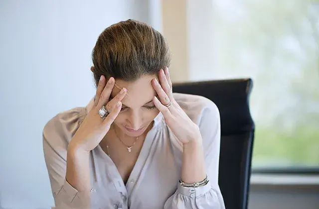 "为何耳鸣可能增加患焦虑和抑郁风险？了解原因与改善方法"