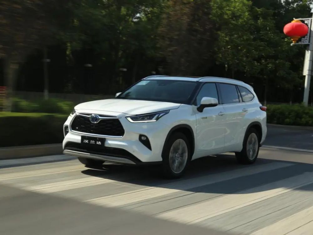 "超越2.0的全能豪华SUV，四驱5米，7座舒适空间，领先三大件与家族首选！"