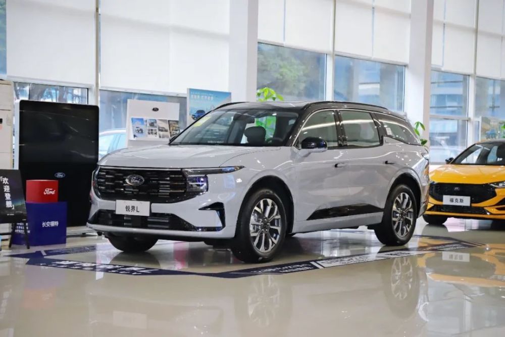 "超越2.0的全能豪华SUV，四驱5米，7座舒适空间，领先三大件与家族首选！"