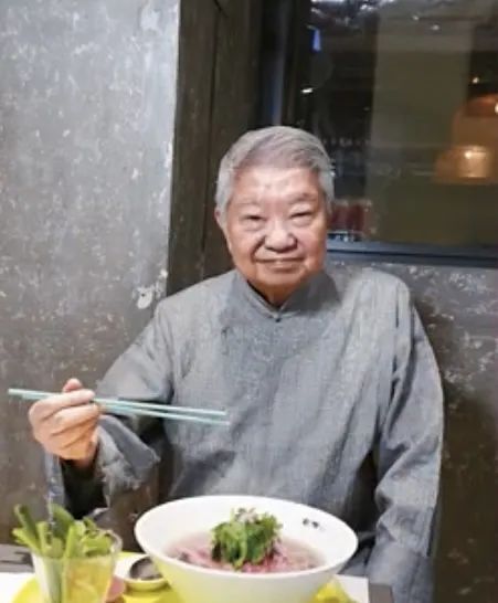 "蔡澜隐居豪宅，每天50万请专人照顾，被封为‘人间清醒’"