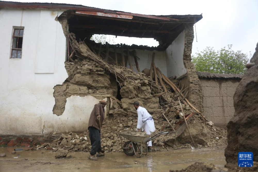 "风雨肆虐：西亚中亚南亚多地遭暴雨，引发地质灾害和洪水预警"