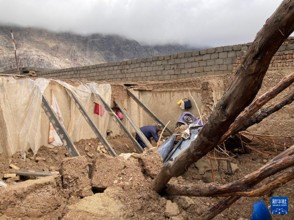 "风雨肆虐：西亚中亚南亚多地遭暴雨，引发地质灾害和洪水预警"