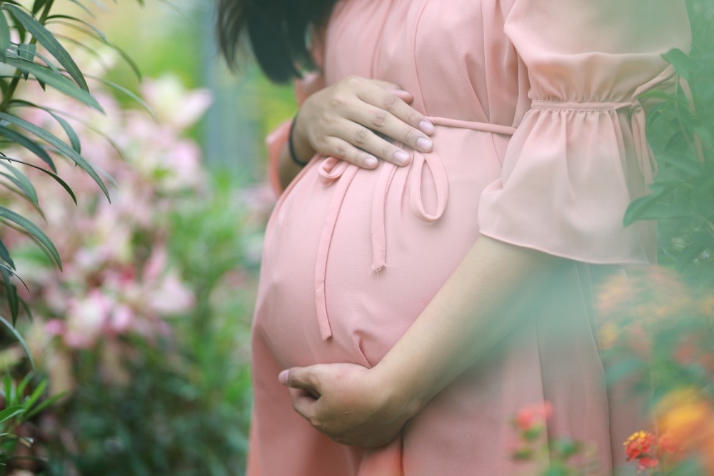 "专家称多次生育可降低女性患病风险，网友却炸锅了"