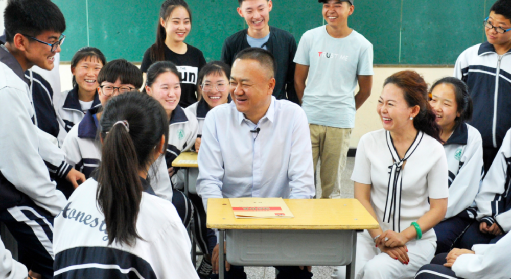 "宁夏首富的财富传奇：西部大亨的独特人生经历"