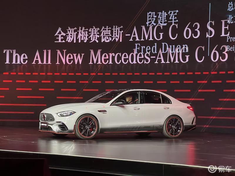 "梅赛德斯-AMG全新C 63/S震撼上市，售119.18万起！"

"梅赛德斯-AMG新一代C 63/S震撼上市：119.18万起售！"