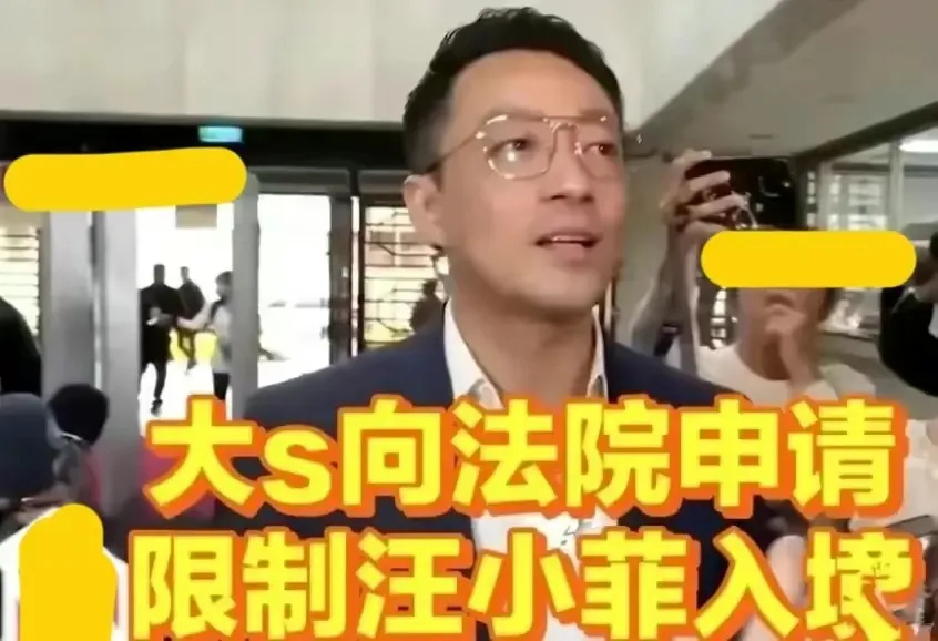 "葛斯齐批大S忙电梯秀恩爱：孩子扔给穿睡衣男助理"

"互联网料储备丰富，葛斯齐批大S忙碌于电梯与具俊晔秀恩爱。可爱的孩子将任务交给身穿睡衣的男助理处理。"