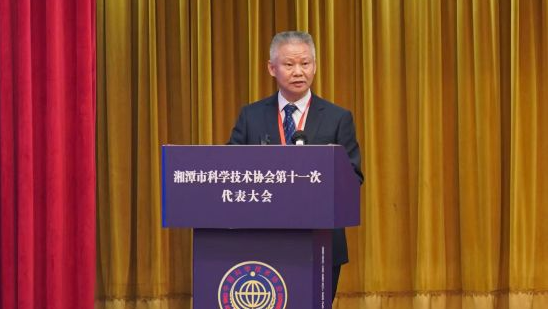 "非党政领导首次担任该市网站，推动互联网发展崭新局面"