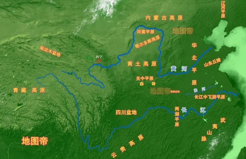 "青海高原上的新起点：探寻西宁的历史变迁与现代化进程"