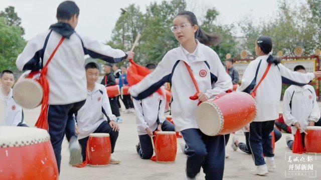 "春季长高专项大餐：开屏帮你问专家为您量身打造的‘蹿个儿’增长秘籍"

"开屏帮你问专家春季长高指南：逆袭生长，快看我的独家策略！"