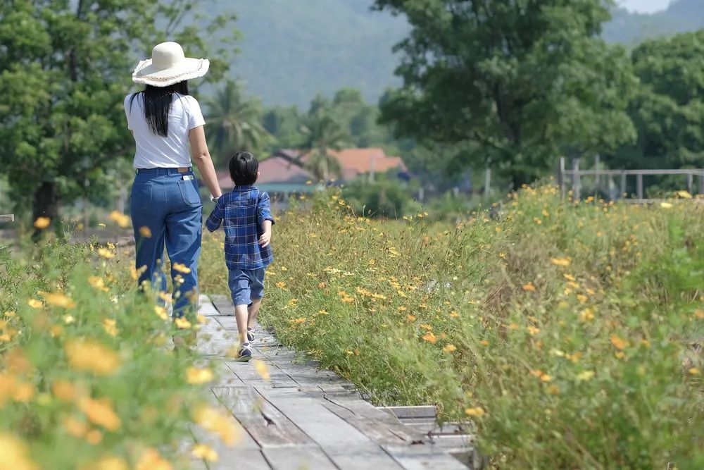 "育儿之路：情绪价值的重要性，源自孩子的馈赠"