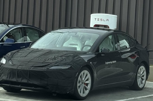 "全新特斯拉Model 3高性能版即将面世，动力参数曝光引热议"