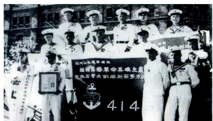 "致敬人民海军英模：成立75周年之际，我们的敬仰与纪念"