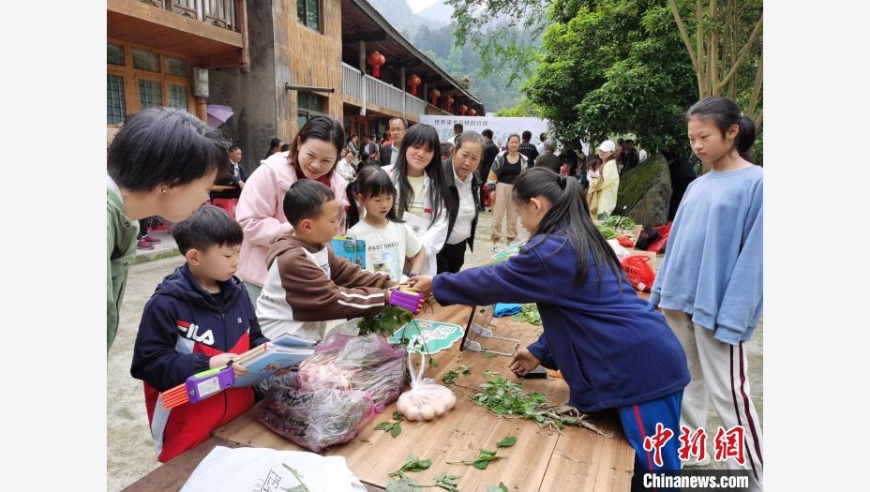 湖南娄底山区开创 耕读集市，以 蔬香 替换 书香, 以助乡村孩子实现阅读梦想