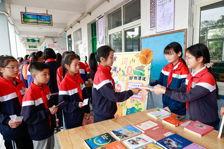 "探索童趣世界：孩子们分享‘阅’读快乐"