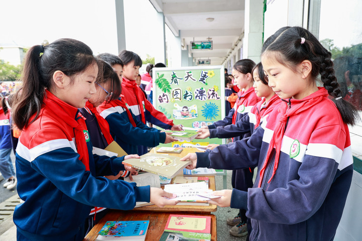 "探索童趣世界：孩子们分享‘阅’读快乐"