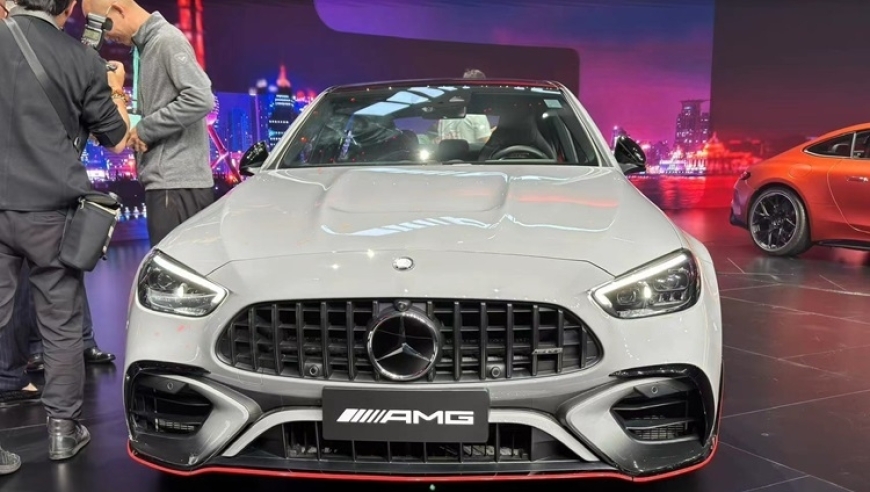 AMG C63，高性能轿车，搭载2.0T引擎：售价仅需119.18万，你会考虑购买吗？