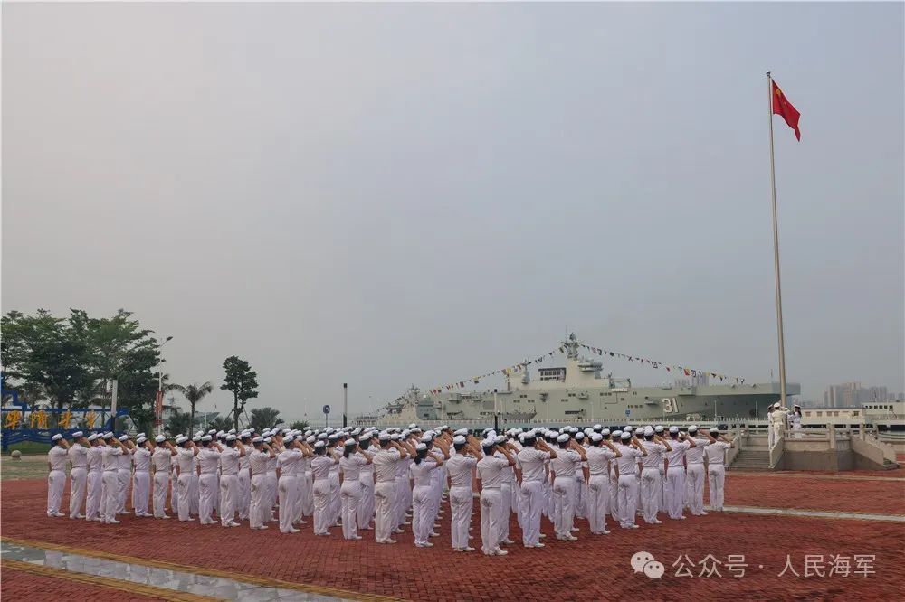 "海军部队举行热烈庆典，欢庆人民海军成立70周年"