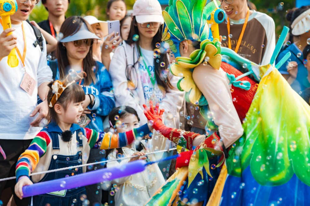 "【亲子旅行、动物奇遇！银基&快手萌娃走近动物朋友】"