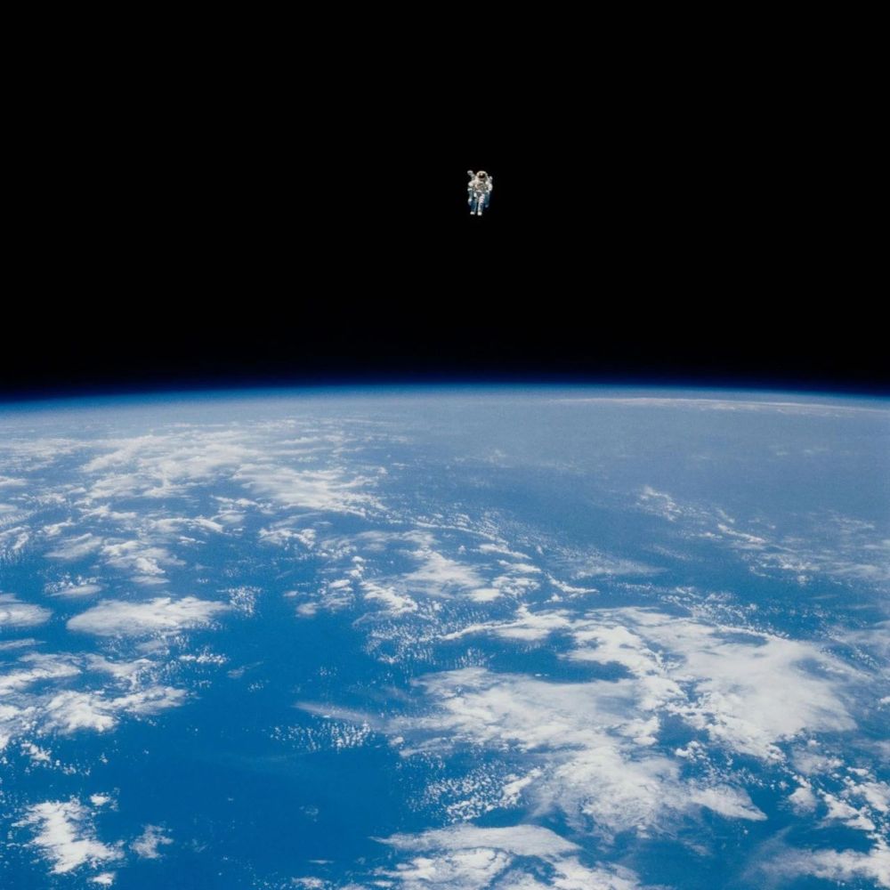 "震撼太空视角：从太空中看地球的美丽景色"