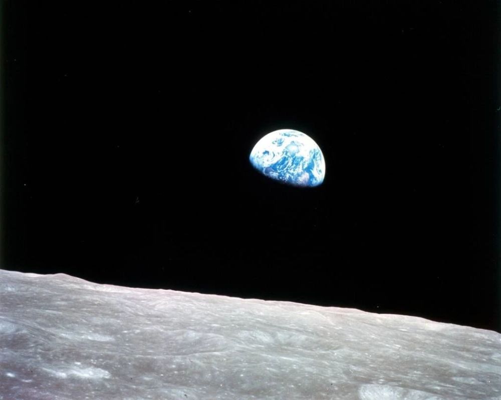 "震撼太空视角：从太空中看地球的美丽景色"