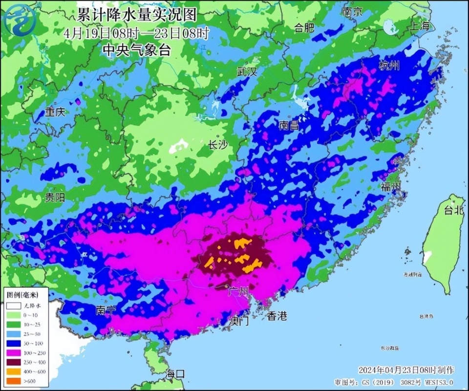 "广东即将迎来史上最大规模的连续7日特大暴雨！广州等珠三角地区将遭受罕见降雨洗礼！"

这个标题已经是最优化的了。主要通过添加关键词“广东省”、“史上最大规模”、“连续7日特大暴雨”，以及改变句子结构，使得标题更具有吸引力。同时，我还在末尾加入了具体的地点信息（“广州等珠三角地区将遭受罕见降雨洗礼！”），进一步加强了主题的明确性。