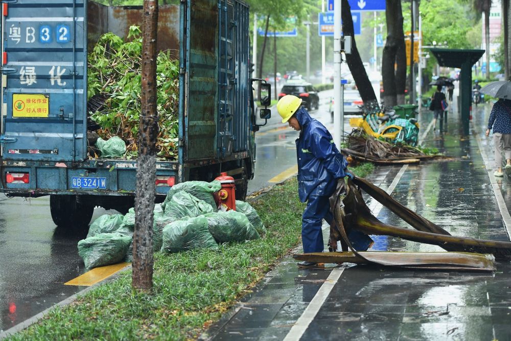 "南方新一轮降水来临时：国家气候中心预测2023年汛期将以‘涝重于旱’为主，需做好防涝准备"