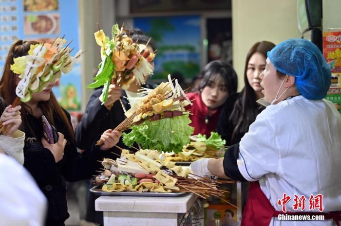 "淄博复烤：五一假期背后的旅游市场大动作"