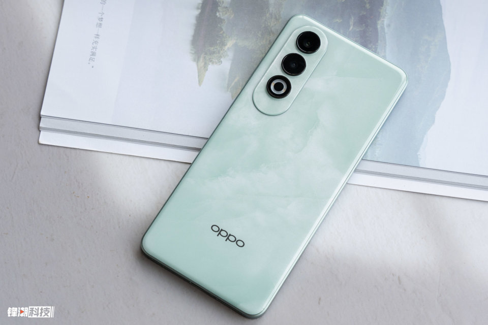 "OPPO K12：简化设计与卓越续航的结合，视觉和电量双重满足你的需求"