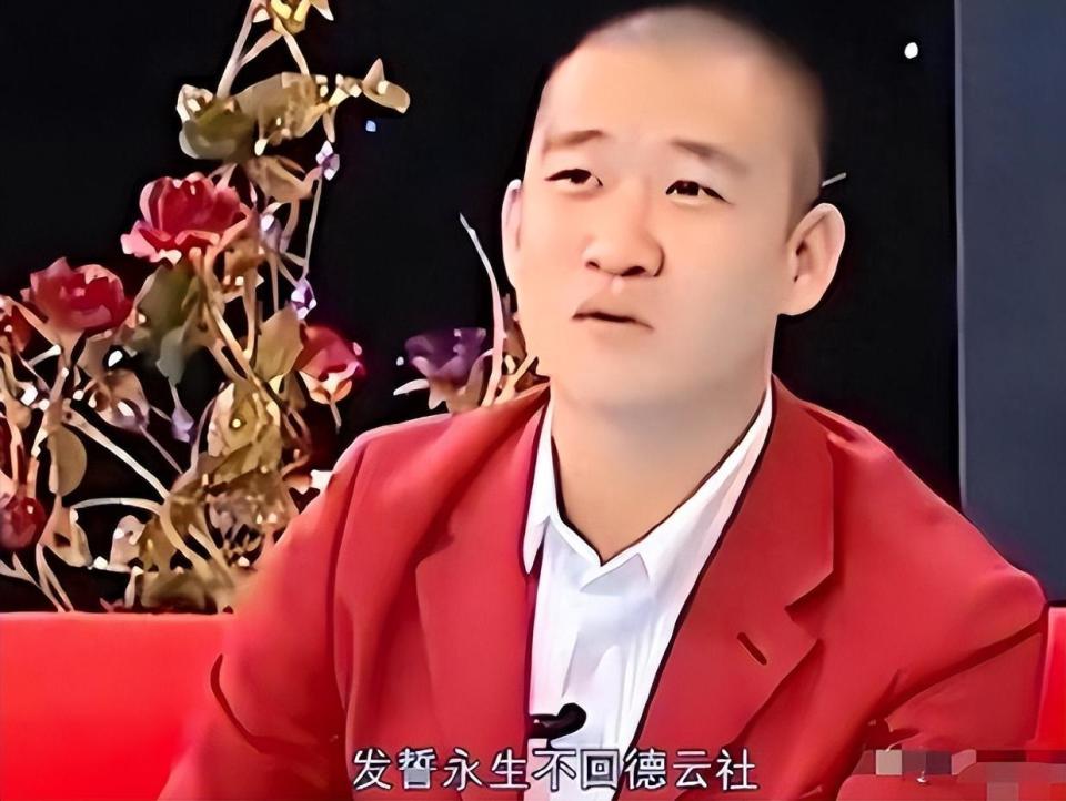 "曹云金疑已与唐菀复合？男方晒家三口合照，4岁女儿大长腿引发热议"