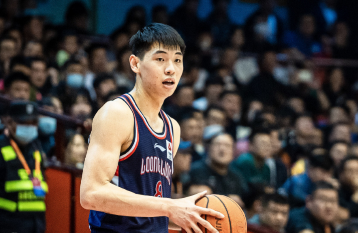 "崔永熙被经纪人确认将参加2024年NBA选秀，去年他曾有球探前来考察"