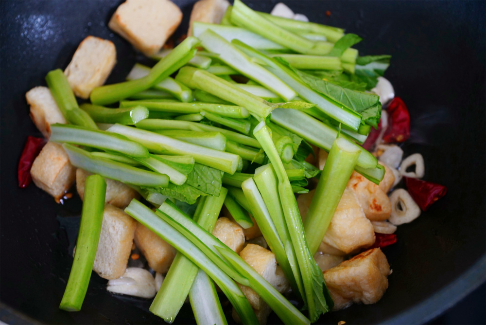 "夏季之际，别再偏食猪肉了！多吃这两种食物，让你的健康在夏天更绿意盎然！"