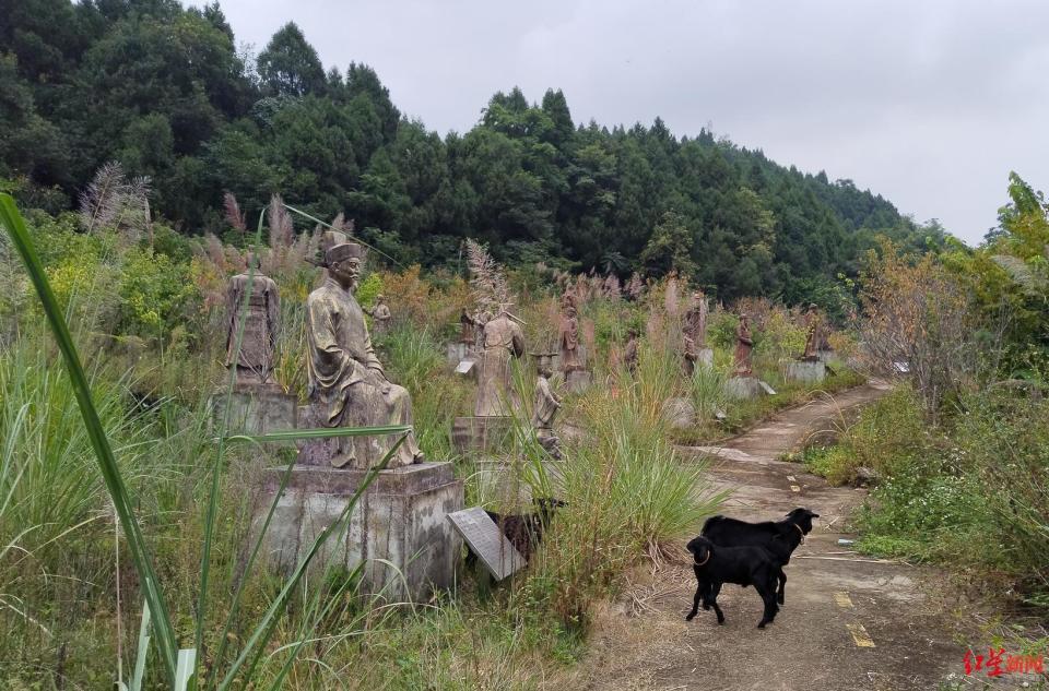 "《自媒体大亨》的生死存亡：‘山寨兵马俑’网红景区两年半后关门，老板离世家人忧虑"